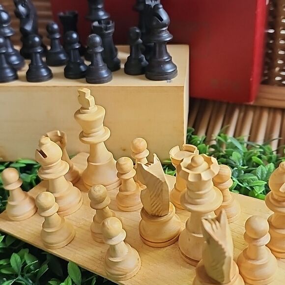 Vintage French Carved Wooden Chess Pieces - Picture 4 of 17